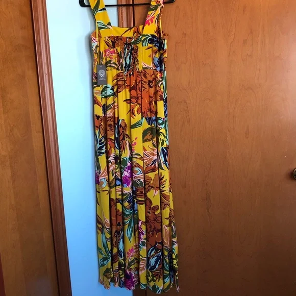 Vince Camuto Floral Maxi Dress - Picture 6 of 11